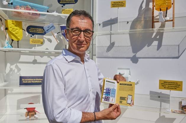 Federal Food Minister Cem Oezdemir Gruene explained on Wednesday 14 08 2024 in Berlin how food waste can be avoided Under the motto Too good for the garbage can, the Federal Ministry of Foo Copyright: epd-bild ChristianxDitsch epd-Lebensmittelverschwendung5-kopieren