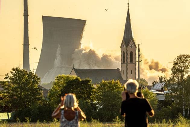 Blasting of the cooling towers of the decommissioned Grafenrheinfeld nuclear power plant, A