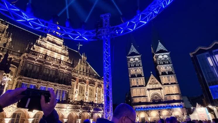 Bremens market square on the opening evening for the 35 Bremen Music Festival on 17 August 2024 under the motto Eine große Nachtmusik The historic town hall on the left, Bremen Cathedral in the middle, the House of Parliament on the right