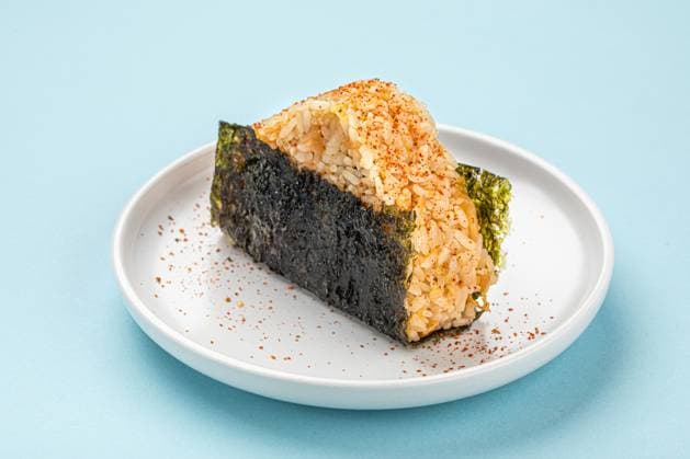 IMAGO Creative, Food, Japan, Onigiri Portion of japanese onigiri snack with spices Portion of japanese onigiri snack with spices on a plate Copyright: xZoonar.com MaximxSparishx 21989900