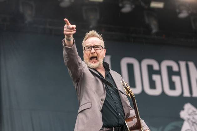 The Irish-US folk punk rock band Flogging Molly live at Highfield 2024 Vocals, folk guitar, bodhran Dave King Mandolin, banjo Robert Schmidt Electric bass Nathen Maxwell Electric guitar Dennis Casey Fiddle, tin whistle, uilleann pipes, acoustic guitar Bridget Regan Drums Mike Alonso Accordion Matthew Hensley Highfield Day 3 Flogging Molly