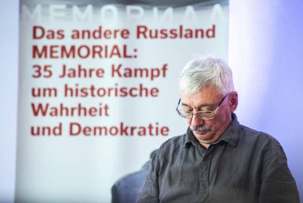 KUNSTFEST WEIMAR 2024 EXHIBITION THE OTHER RUSSIA WITH OLEG ORLOW, 2022 NOBEL PEACE PRIZE WINNER FOR EDITORIAL PURPOSES ONLY EDITORIAL USE ONLY p 21 08 2024 Weimar Kunstfest Weimar 2024 Bauhaus Museum E Copyright: SaschaxFromm doc7wu52k9ly041ill2c4mj ,EDITORIAL USE ONLY Copyright: SaschaxFromm