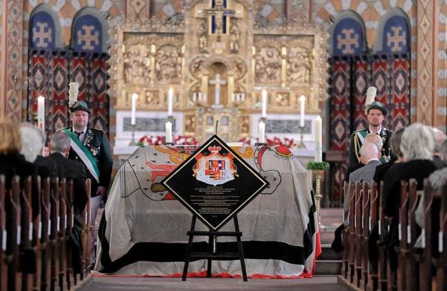 Funeral of Carl Philipp Prince of Salm Salm FOR EDITORIAL PURPOSES ONLY EDITORIAL USE ONLY p The coffin of Carl Philipp Prince of Salm Salm stands in St Pankratius Church in Isselburg on Friday, August 23, 2024 More than 600 invited guests attended the funeral of Carl Philipp Prin Copyright: ThorstenxLindekamp doc7wv4obnkngo1fm40256u ,EDITORIAL USE ONLY Copyright: ThorstenxLindekamp