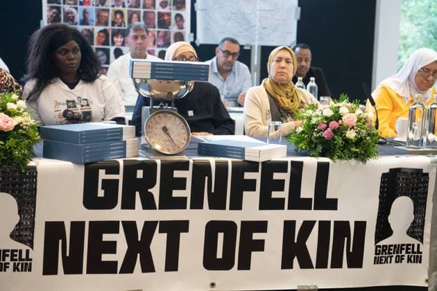 Bilder des Jahres 2024, News 09 September News Themen der Woche KW36 News Bilder des Tages London, Veröffentlichung des Abschlussbericht zur Grenfell-Tower-Katastrophe Grenfell Next of Kin Press Conference - Wednesday 4 September 2024 - Royal Lancaster Hotel, London The two volume report produced by the Grenfeel Tower Inquiry is weighed totalling 7.5kg at a press conference organised by Grenfell Next of Kin, which represents the families of almost half those killed in the Grenfell Tower Fire, at the Royal Lancaster Hotel in London, England, UK on Wednesday 4 September, 2024. The Grenfell Tower Inquiry released a report and concluded that the deaths of 72 people in the 2017 fire were all avoidable ., Credit:Justin Ng Avalon UK, England, London, Royal Lancaster Hotel Copyright: xJustinxNgx xAvalonx 0904700728