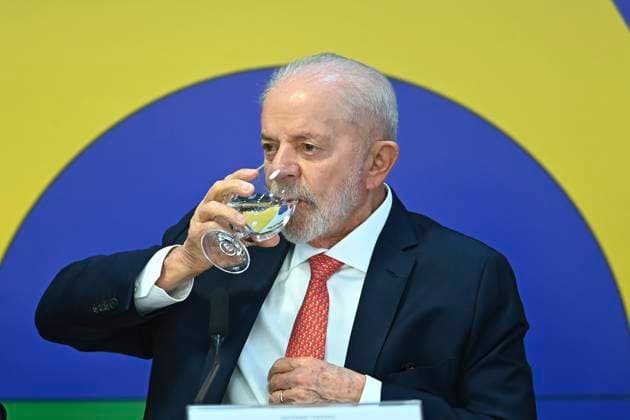 Brazilian President Luiz Inacio Lula Da Silva Congratulates The Best Schools In Brazil. The President of Brazil Luiz Inacio Lula da Silva and the Minister of Education Camilo Santana take part in the ceremony to recognize the IDEB Grade 10 schools at the Planalto Palace in Brasilia, Brazil, on September 4, 2024. Brasilia DIstrito Federal Brazil  Copyright: xTonxMolinax originalFilename: molinaneto-brazilia240904_npOUT