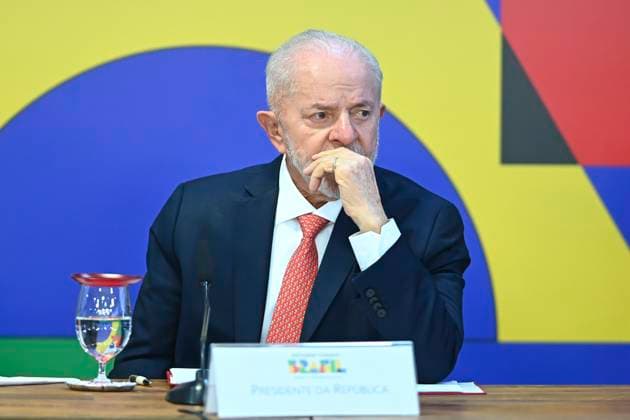 Brazilian President Luiz Inacio Lula Da Silva Congratulates The Best Schools In Brazil. The President of Brazil Luiz Inacio Lula da Silva and the Minister of Education Camilo Santana take part in the ceremony to recognize the IDEB Grade 10 schools at the Planalto Palace in Brasilia, Brazil, on September 4, 2024. Brasilia DIstrito Federal Brazil  Copyright: xTonxMolinax originalFilename: molinaneto-brazilia240904_npQnW