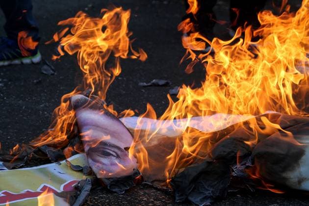 September 5, 2024, Beirut, Beirut, Lebanon: Depositors burn the pictures of LebanonÃ¢â‚¬â ¢s former central bank governor Riad Salameh outside the countryÃ¢â‚¬â ¢s judiciary palace in Beirut. Scores of Lebanese depositors gathered outside the magistrates demanding the trial of Salameh, who was arrested over embezzlement, money-laundering and fraud. Beirut Lebanon - ZUMAn313 20240905_zip_n313_004 Copyright: xMarwanxNaamanix