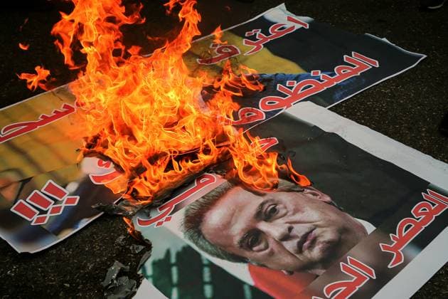 September 5, 2024, Beirut, Beirut, Lebanon: Depositors burn the pictures of LebanonÃ¢â‚¬â ¢s former central bank governor Riad Salameh outside the countryÃ¢â‚¬â ¢s judiciary palace in Beirut. Scores of Lebanese depositors gathered outside the magistrates demanding the trial of Salameh, who was arrested over embezzlement, money-laundering and fraud. Beirut Lebanon - ZUMAn313 20240905_zip_n313_005 Copyright: xMarwanxNaamanix