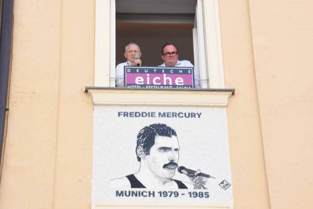 Sepp Sattler Clemens Baumgaertner Head of Economic Affairs Freddie Mercury Mosaic Munich 05 09 2024 Deutsche Eiche Hotel Reichenbachstrasse 13 Mosaic Unveiling of the memorial for Freddie Mercury on his 78th birthday on the façade Honoring the current owners now in the form
