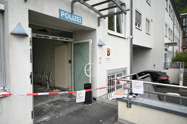 Machete attack on police station in Linz am Rhein shocks Rhineland-Palatinate 06 09 24, Am Gericht, Linz am Rhein, Alexander Franz RLP Germany