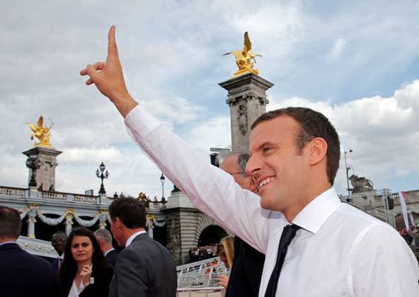 French President Emmanuel Macron waves to the crowd in Paris French President Emmanuel Macron waves to the crowd in Paris, France, June 24, 2017. The French capital is transformed into a giant Olympic park to celebrate International Olympic Days with a variety of sporting events for the public across the city during two days as the city bids to host the 2024 Olympic and Paralympic Games.REUTERS Jean-Paul Pelissier PHOTO NEWS ! only BELGIUM ! PARIS France  Copyright: xJean-PaulxPelissierx