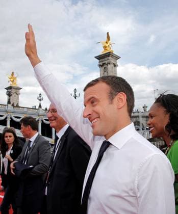 French President Emmanuel Macron waves to the crowd in Paris French President Emmanuel Macron waves to the crowd in Paris, France, June 24, 2017. The French capital is transformed into a giant Olympic park to celebrate International Olympic Days with a variety of sporting events for the public across the city during two days as the city bids to host the 2024 Olympic and Paralympic Games.REUTERS Jean-Paul Pelissier PHOTO NEWS ! only BELGIUM ! PARIS France  Copyright: xJean-PaulxPelissierx