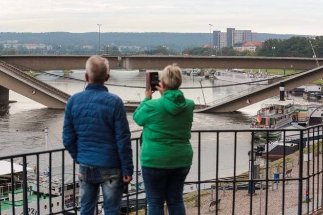 In Dresden, the Carola Bridge partially collapsed on Wednesday night Photo from 11 09 2024 Two distr Copyright: epd-bild MatthiasxSchumann epd-Carolabruecke1-kopieren