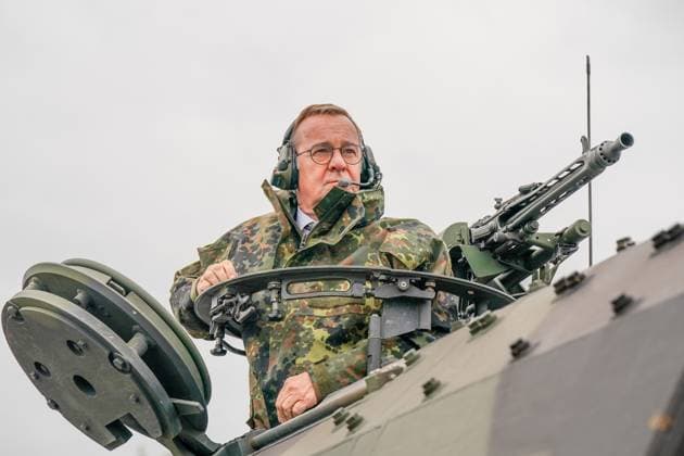 Visit by Federal Minister of Defense Boris Pistorius to the Artillery School Idar Oberstein Ride with the Howitzer 2000 Idar Oberstein Rhineland-Palatinate Germany Copyright: xJOERANxSTEINSIEKx