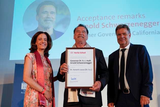 Award of an honorary doctorate from the Hertie School to Arnold Schwarzenegger Award of an honorary doctorate from the Hertie School to Arnold Schwarzenegger, keynote speech by Federal Minister Robert Habeck Berlin Berlin GER