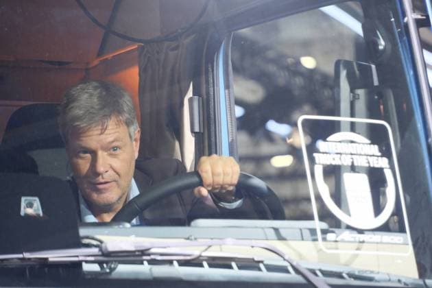 18 09 2024 xkhx Hanover IAA TRANSPORTATION 2024 International Leading Platform for Logistics and Transport Federal Minister of Economics Robert Habeck Greens at the wheel of the Mercedes Benz truck of the battery-electric long-distance truck eActros 600 KH