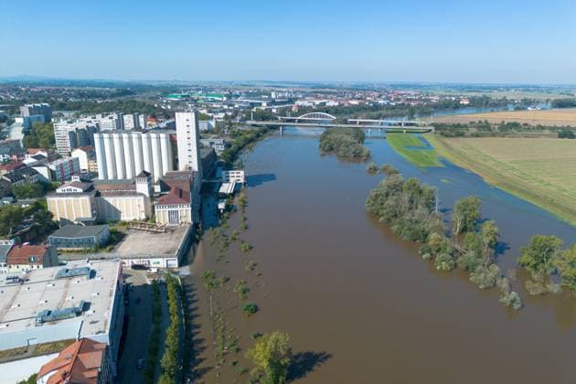 Elbe floods in Riesa The flood of the Elbe is coming very close to the city of Riesa The water level is currently falling and last had a value of 647cm at the measuring point Aerial view with a drone Riesa Saxony Germany Daniel Wagner