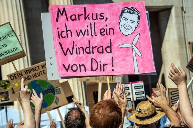 Global climate strike by Fridays for Future, Königsplatz sign Markus I want a wind turbine from you , Munich, September 20, 2024 Germany, Munich, September 20, 2024, Sign Markus, I want a wind turbine from you , Global climate strike by Fridays for Future, on Königsplatz, approx. 3000 to 4000 participants, mott