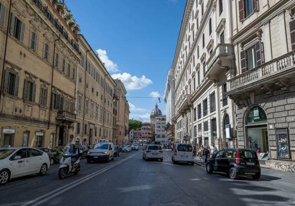 Naples ITA, Theme picture Travel, Rome, Lazio, 19 09 2024 Traffic in the city center of Rome ITA, Theme picture Travel, Rome, Lazio, 19 09 2024 Copyright: xEibner-Pressefoto HeikexFeinerx EP_HFR