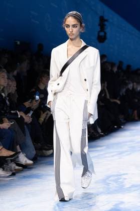 PFW - Dior Runway A model walks the runway during the Christian Dior Womenswear Spring-Summer 2025 show as part of Paris Fashion Week on September 24, 2024 in Paris, France. Photo by Laurent Zabulon ABACAPRESS.COM Paris France Copyright: xZabulonxLaurent ABACAx