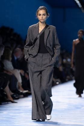 PFW - Dior Runway A model walks the runway during the Christian Dior Womenswear Spring-Summer 2025 show as part of Paris Fashion Week on September 24, 2024 in Paris, France. Photo by Laurent Zabulon ABACAPRESS.COM Paris France Copyright: xZabulonxLaurent ABACAx