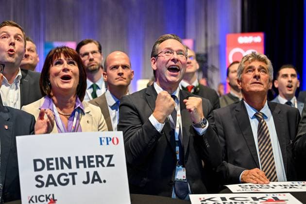 National Council election 2024, Ursulinenhof Linz 29 09 2024, Ursulinenhof Linz AUT, National Council election 2024, Press election service in the picture Sabine Binder 2 State Parliament President, FP , Hermann Brueckl FP, NAbg , Herwig Mahr FP, Klubobmann Oberoesterreich Pressewahldienst Linz zur Nationalratswahl 2024, 29.09.2024-15