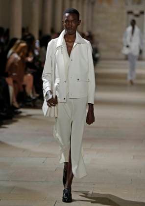 PFW - Akris Runway A model walks the runway during the Akris show during Paris Fashion Week Womenswear Spring-Summer 2025 on September 29, 2024 in Paris, France Photo by Alain Gil-Gonzalez ABACAPRESS.COM Paris France  Copyright: xGonzalezxAlain-Gil ABACAx