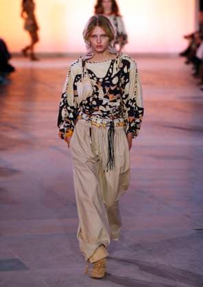 PFW - Isabel Marant Runway A model walks the runway during the Isabel Marant show during Paris Fashion Week Womenswear Spring-Summer 2025 on September 29, 2024 in Paris, France Photo by Alain-Gil GonzalezABACAPRESS.COM Paris France  Copyright: xGonzalezxAlain-Gil ABACAx