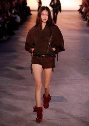 PFW - Isabel Marant Runway A model walks the runway during the Isabel Marant show during Paris Fashion Week Womenswear Spring-Summer 2025 on September 29, 2024 in Paris, France Photo by Alain-Gil GonzalezABACAPRESS.COM Paris France  Copyright: xGonzalezxAlain-Gil ABACAx