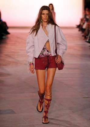 PFW - Isabel Marant Runway A model walks the runway during the Isabel Marant show during Paris Fashion Week Womenswear Spring-Summer 2025 on September 29, 2024 in Paris, France Photo by Alain-Gil GonzalezABACAPRESS.COM Paris France  Copyright: xGonzalezxAlain-Gil ABACAx