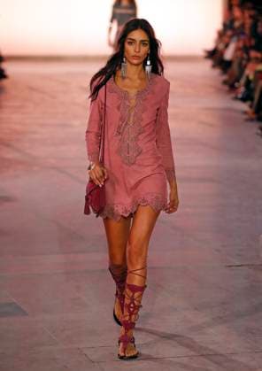 PFW - Isabel Marant Runway A model walks the runway during the Isabel Marant show during Paris Fashion Week Womenswear Spring-Summer 2025 on September 29, 2024 in Paris, France Photo by Alain-Gil GonzalezABACAPRESS.COM Paris France  Copyright: xGonzalezxAlain-Gil ABACAx
