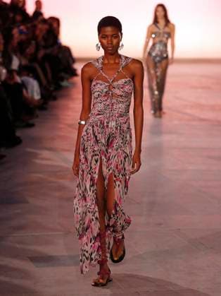 PFW - Isabel Marant Runway A model walks the runway during the Isabel Marant show during Paris Fashion Week Womenswear Spring-Summer 2025 on September 29, 2024 in Paris, France Photo by Alain-Gil GonzalezABACAPRESS.COM Paris France  Copyright: xGonzalezxAlain-Gil ABACAx