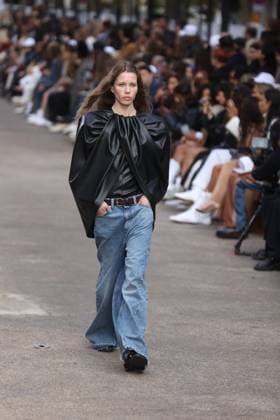 PFW - Stella McCartney Runway A model walks the runway during the Stella McCartney show during Paris Fashion Week Womenswear Spring-Summer 2025 on September 30, 2024 in Paris, France Photo by Jerome Dominé ABACAPRESS.COM  Copyright: xDominexJerome ABACAx