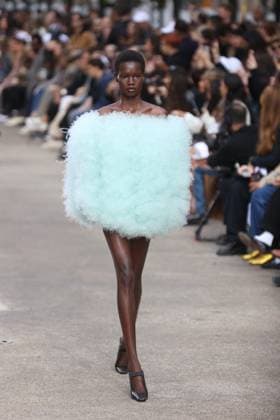 PFW - Stella McCartney Runway A model walks the runway during the Stella McCartney show during Paris Fashion Week Womenswear Spring-Summer 2025 on September 30, 2024 in Paris, France Photo by Jerome Dominé ABACAPRESS.COM  Copyright: xDominexJerome ABACAx