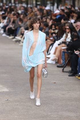 PFW - Stella McCartney Runway A model walks the runway during the Stella McCartney show during Paris Fashion Week Womenswear Spring-Summer 2025 on September 30, 2024 in Paris, France Photo by Jerome Dominé ABACAPRESS.COM  Copyright: xDominexJerome ABACAx