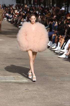 PFW - Stella McCartney Runway A model walks the runway during the Stella McCartney show during Paris Fashion Week Womenswear Spring-Summer 2025 on September 30, 2024 in Paris, France Photo by Jerome Dominé ABACAPRESS.COM  Copyright: xDominexJerome ABACAx