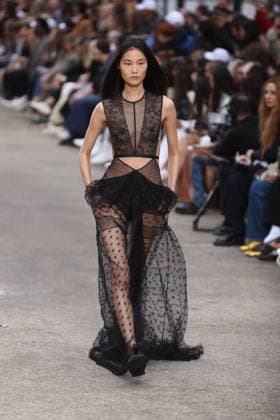 PFW - Stella McCartney Runway A model walks the runway during the Stella McCartney show during Paris Fashion Week Womenswear Spring-Summer 2025 on September 30, 2024 in Paris, France Photo by Jerome Dominé ABACAPRESS.COM  Copyright: xDominexJerome ABACAx