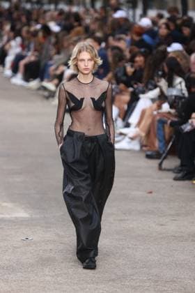 PFW - Stella McCartney Runway A model walks the runway during the Stella McCartney show during Paris Fashion Week Womenswear Spring-Summer 2025 on September 30, 2024 in Paris, France Photo by Jerome Dominé ABACAPRESS.COM  Copyright: xDominexJerome ABACAx