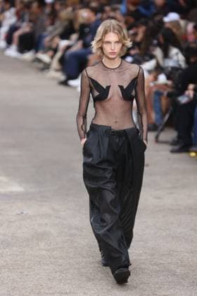 PFW - Stella McCartney Runway A model walks the runway during the Stella McCartney show during Paris Fashion Week Womenswear Spring-Summer 2025 on September 30, 2024 in Paris, France Photo by Jerome Dominé ABACAPRESS.COM  Copyright: xDominexJerome ABACAx