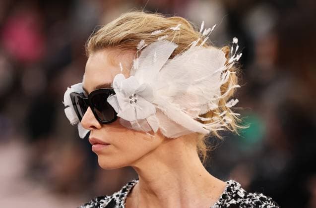 (241001) -- PARIS , Oct. 1, 2024 -- A model presents a creation from the Spring Summer 2025 ready-to-wear collections by French fashion house Chanel during the Paris Fashion Week, in Paris, France, on Oct. 1, 2024. ) FRANCE-PARIS-FASHION WEEK-CHANEL GaoxJing