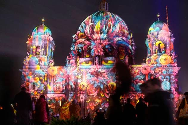 The Berlin Cathedral at the Festival of Lights 2024 The Festival of Lights Berlin is one of the best-known light festivals in the world It is a free event in Berlin that takes place annually in the fall and puts famous Berlin sights in the limelight for 10 days with illuminations, artistic light projections and 3D mappings Berlin, 04 10 2024 Foto:xT.xBartillax xFuturexImagex lights_4007