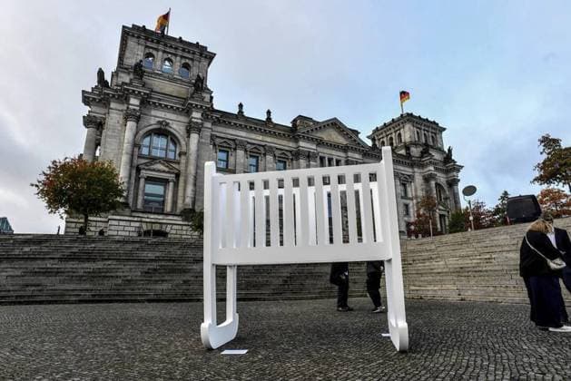 Empty cradle FOR EDITORIAL PURPOSES ONLY EDITORIAL USE ONLY p On October 9, 2024, members of the Bundestag stand in front of a symbolic empty cradle in front of the Reichstag in Berlin Mitte Germany Berlin Berlin Copyright SergejxGlanze Copyright: SergejxGlanze doc7xj7vjoukb7k18z9bj0 ,EDITORIAL USE ONLY Copyright: SergejxGlanze