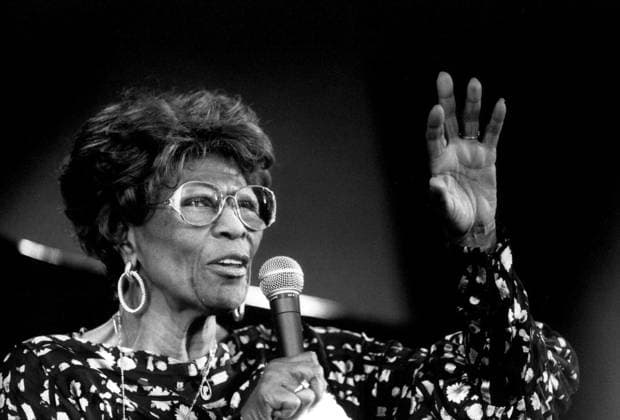 SCANPIX SWEDEN, 1992 Stockholm Jazz Festival 1992, Ella Fitzgerald Picture Jazz queen Ella Fitzgerald at the microphone with big glasses and earrings Hand in the air in gesture x30202x  Copyright: xYvonnexAsell TTx 30202