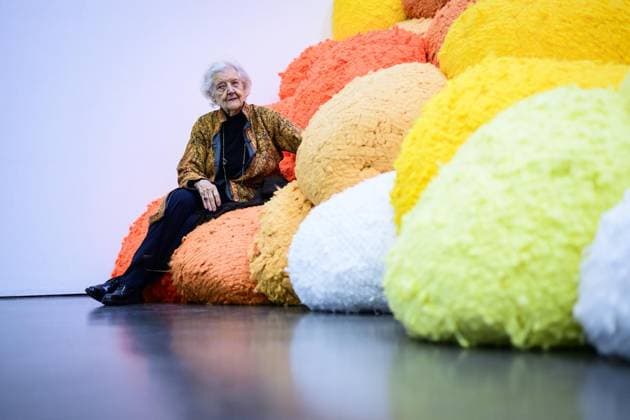 Sheila Hicks Kunsthalle Düsseldorf FOR EDITORIAL PURPOSES ONLY EDITORIAL USE ONLY p The artist Sheila Hicks on Friday, October 11, 2024 at the Kunsthalle in Düsseldorf Germany NRW Düsseldorf Copyright RalfxRottmann Copyright: RalfxRottmann doc7xkaiy06zpe1dwa5g450 ,EDITORIAL USE ONLY Copyright: RalfxRottmann