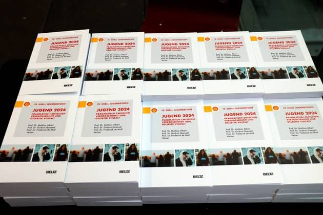 Germany, Berlin, Federal Press Conference, Topic 19 Shell Youth Study 2024