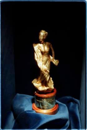 19991105 THE EXHIBITION ABBA THE EXHIBITION AT THE NORDIC MUSEUM DANCING QUEEN A DANCING CARL ALAN STATYETT, AWARDED IN 1976 BY GRACE KELLY FOR DANCING QUEEN FRIDAS ABBA FAVORITE WHEN BENNY PLAYED THE BACKGROUND SHE STARTED CRYING BECAUSE IT WAS SO BEAUTIFUL PHOTO JOHAN ADELGREN CODE 75740 COPYRIGHT SCANPIX SWEDEN x75740x  Copyright: xJohanxAdelgrenx ABBA-UTSTÄLLNING