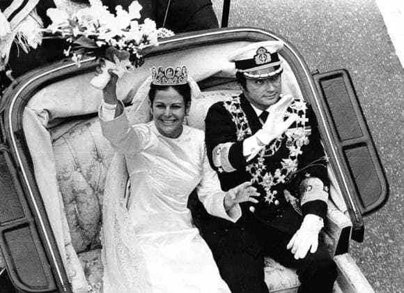 CARL XVI GUSTAF, KING OF SWEDEN, MARRIES SILVIA SOMMERLATH, GERMANY ACES IN OPEN CARRIAGE, IN SHORT PASS THROUGH STOCKHOLM AFTER THE WEDDING IN THE GRAND CHURCH PRIVATE FAMILY, WEDDING WINES Â½ SILVIA, DAUGHTER SWEDEN 1976 06 19 c Aftonbladet IBL Bildbyra EXPRESSEN OUT AFTONBLADET 5600 kungahus Sverige x2512x  Copyright: xAftonbladet TTx