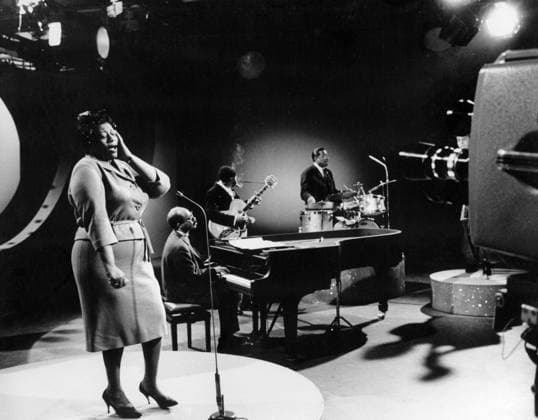 1963 Without caption Note DARK SONG Ella Fitzgerald and Oscar Peterson s trio entertain First broadcast 1963 09 21 Concentration persons ELLA FITZGERALD sites USA SWEDEN Sweden sp sw x5600x  Copyright: xULFxSTRAHLExUSx ELLA FITZGERALD