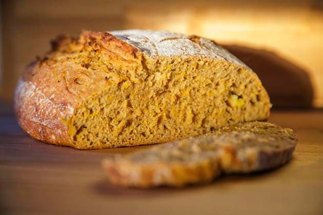 Symbol photo Freshly baked bread Potato bread Berlin, 17 10 2024 Berlin Germany Copyright: xThomasxTrutschelx