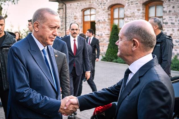 Istanbul, Turkey, 19 10 2024 Turkey Trip by Olaf Scholz Turkish President Recep Tayyip Erdogan bids farewell to German Chancellor Olaf Scholz SPD Copyright: xBergmann,xGuido BPA dtsxNachrichtenagenturx dts_49164